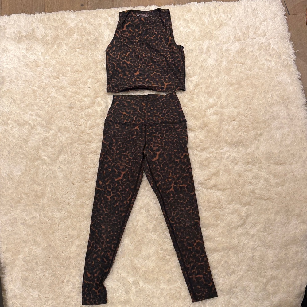 Beyond Yoga Leopard Print Women's Set